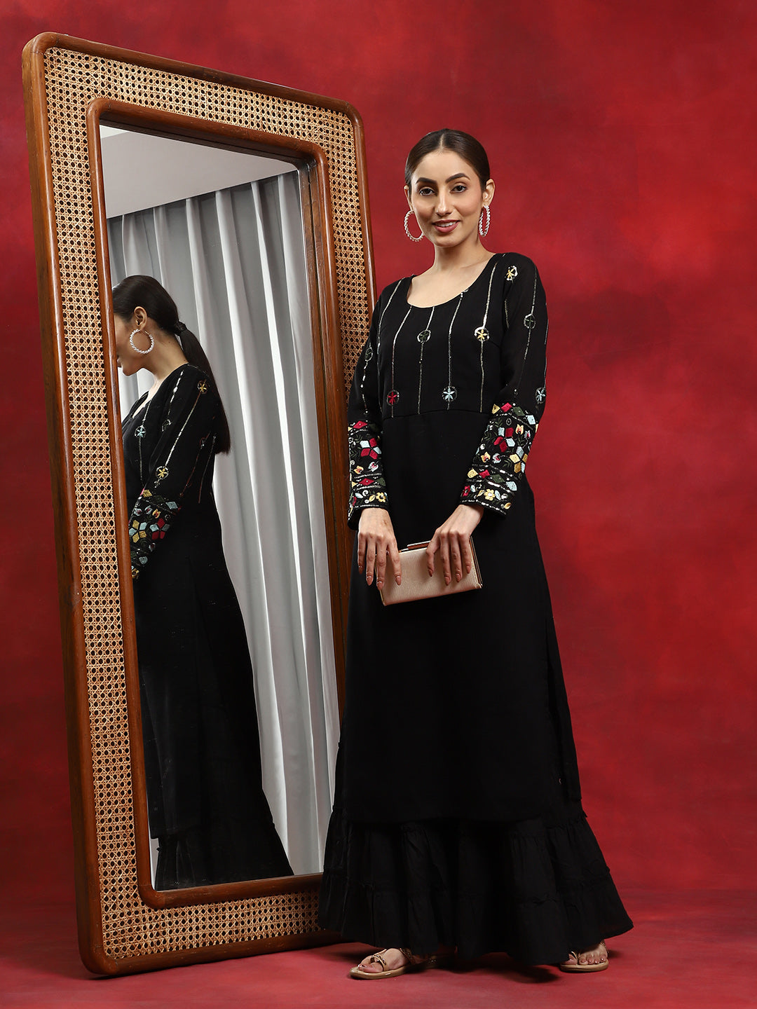 Black Floral Embroidered Kurta